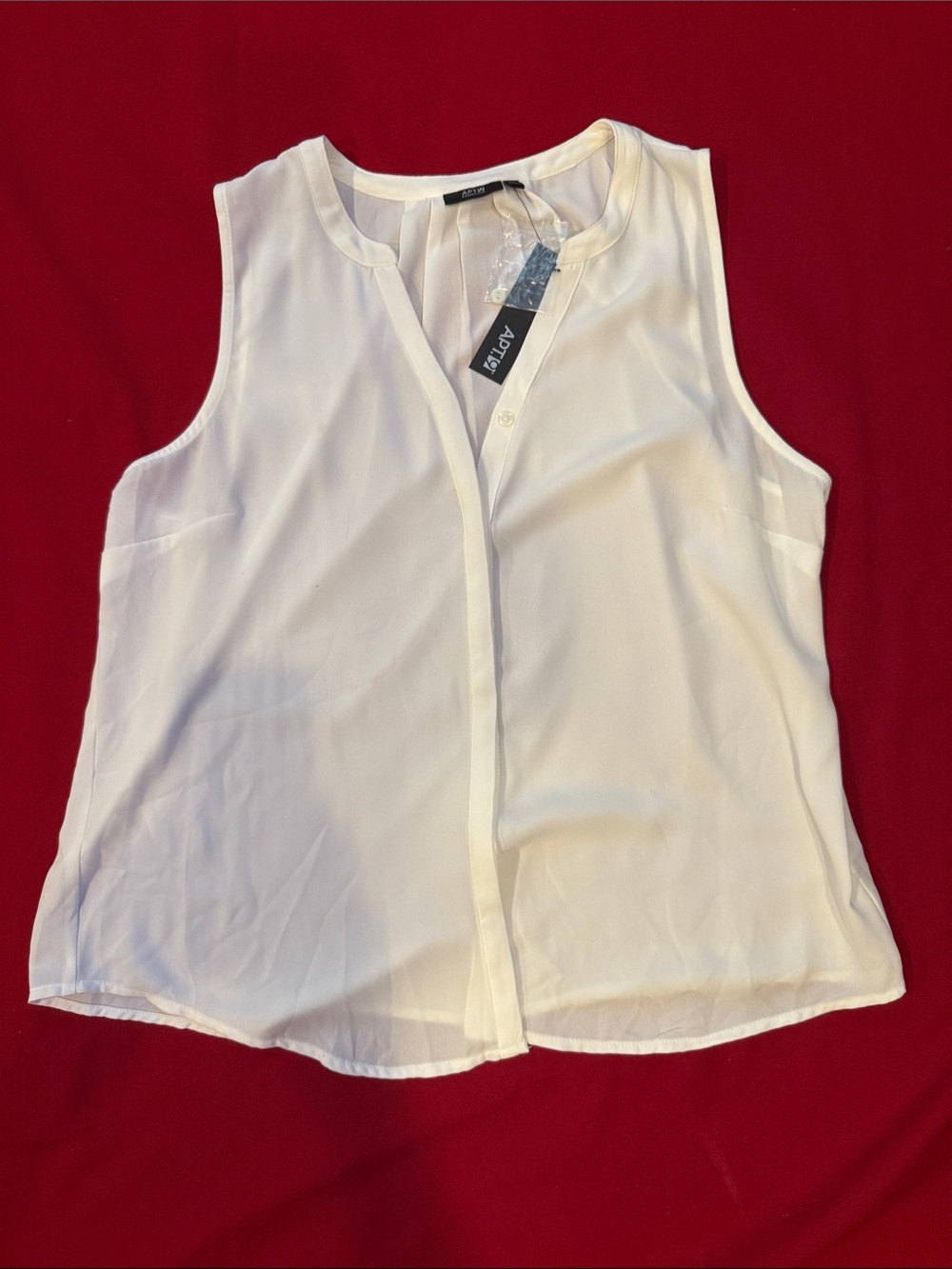 Apt 9 crepe sleeveless button down top nwt